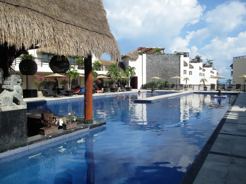 Aldea Thai Jr Suite by SunandSea