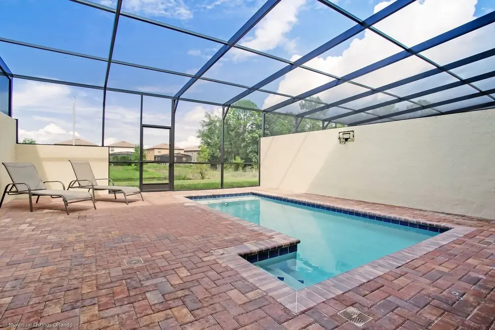Beautiful Townhome W/private Pool 7 mi to Disney