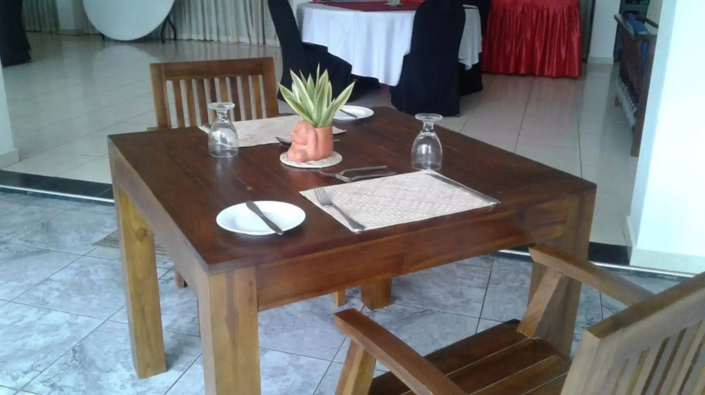 Larns Villa Hotel & Apartment