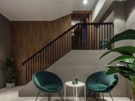 Iforest Hostel (Jing'an Temple Metro Station)