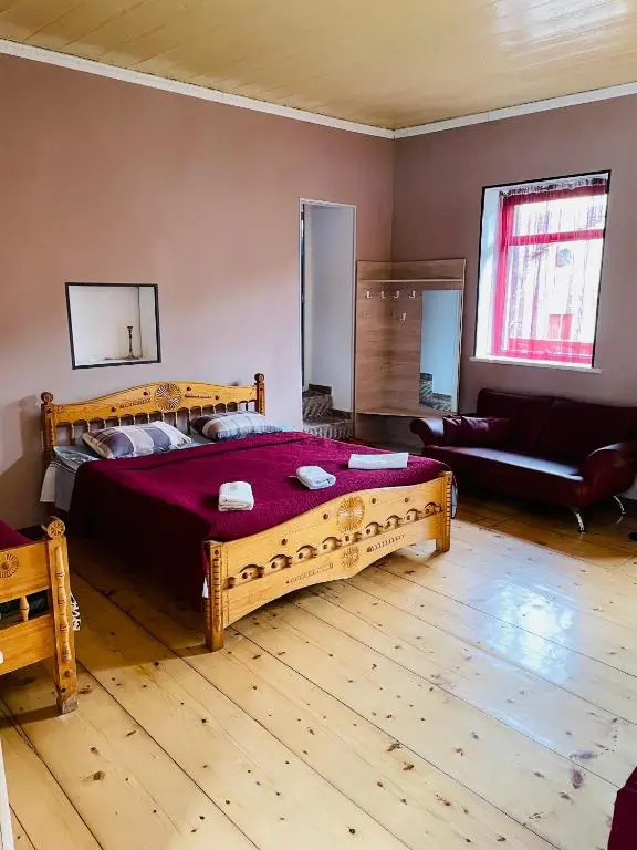 Travel Inn House Mestia • მოგზაურის სახლი