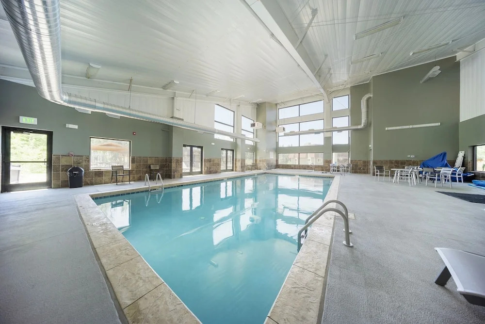 Hi Country Haus - 10-18... 2 Bedroom Condo by RedAwning