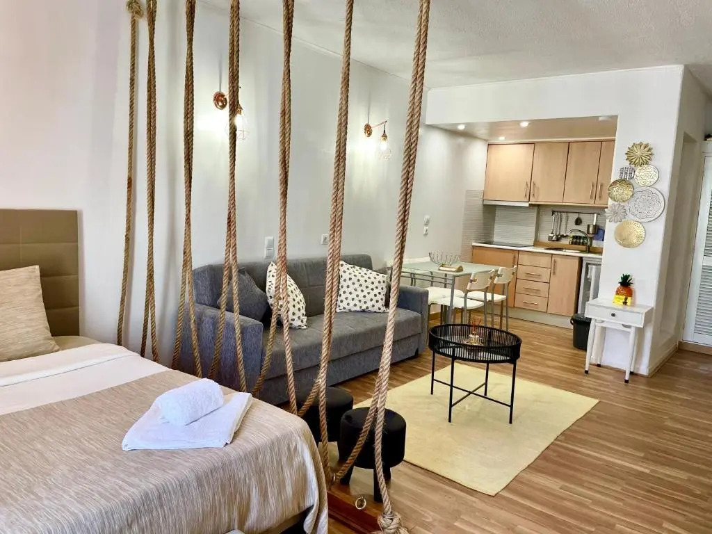 Cozy and Stylish Studio Apt just 800m from the beach - New on Booking!