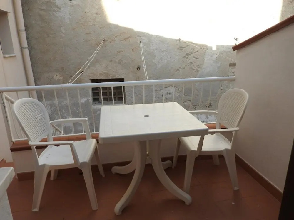 Bilocale con terrazzino lavatoio