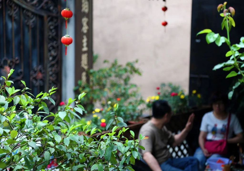 Poke Amber Theme Hostel