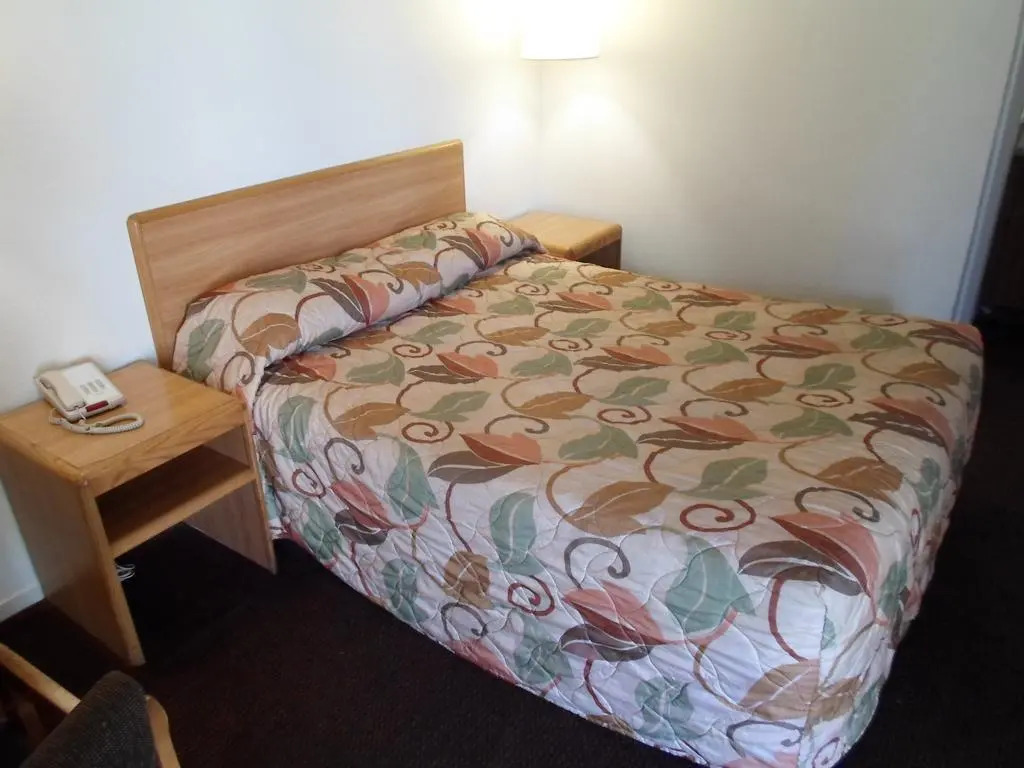 EZ 8 Motel Newark