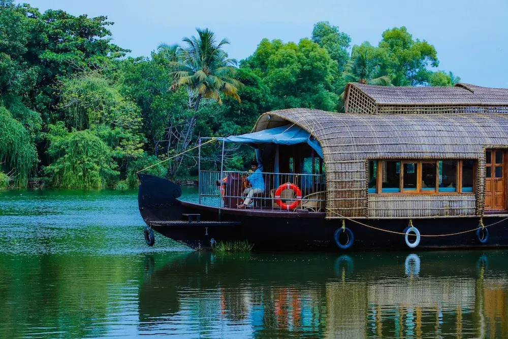 Backwater Retreat Houseboat