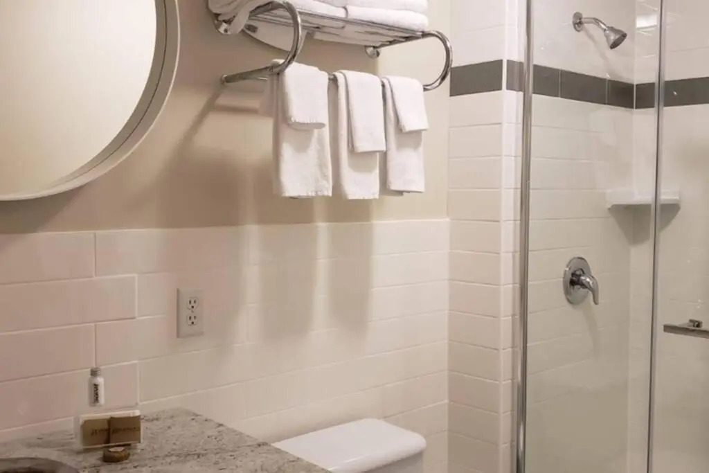 Business Traveler's Cozy Studio #21 by Amazing Property Rentals