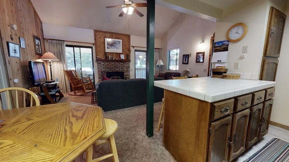 Hidden Valley 104 Convenient and Cozy, Short walk to The Village Gondola by RedAwning