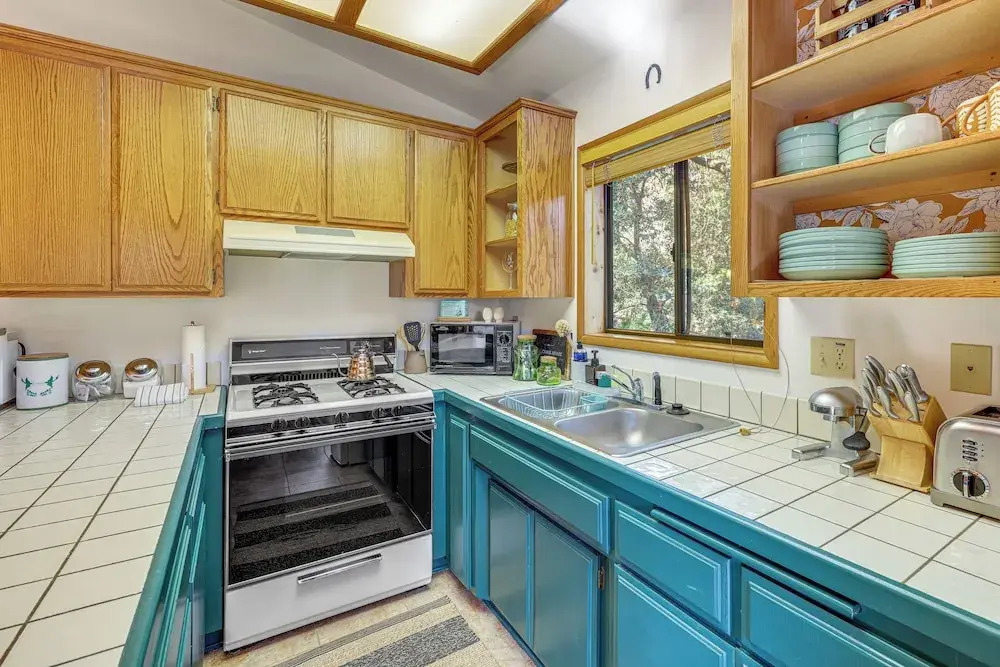 Idyllwild Cabin w/ Deck & Tahquitz Peak Views