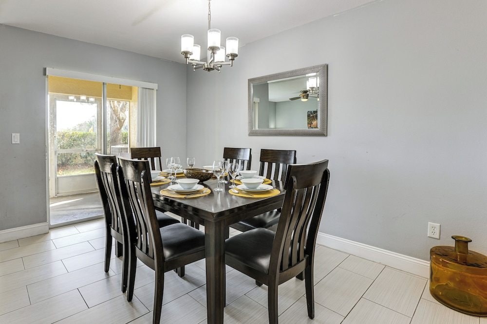 5 Mi to Wdw! Spacious Resort Escape w/ Pool Access