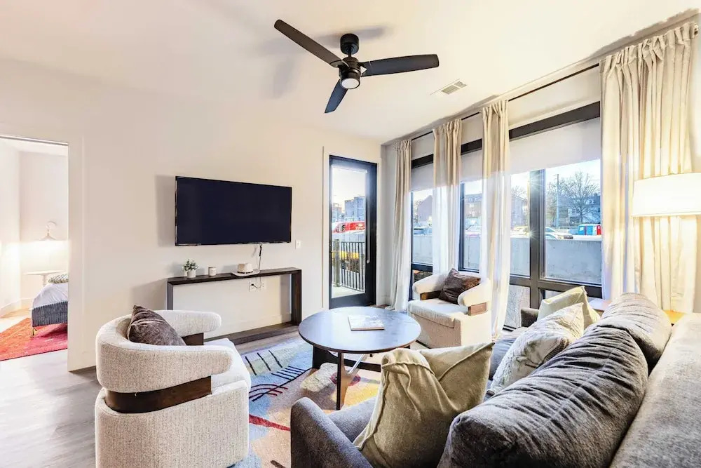 Sleeps 24 4 Modern Midtown Apartments w/ Gym + Pool Walkable to Shops & Eats