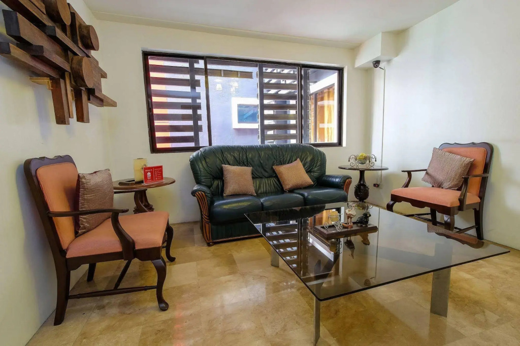 ZEN Rooms Makati Amorsolo