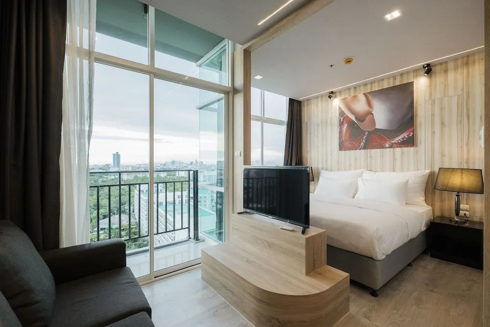 The Grand Jomtien by Favstay