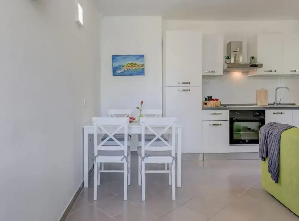 Seaside Getaway Holiday Home With Patio Slatine
