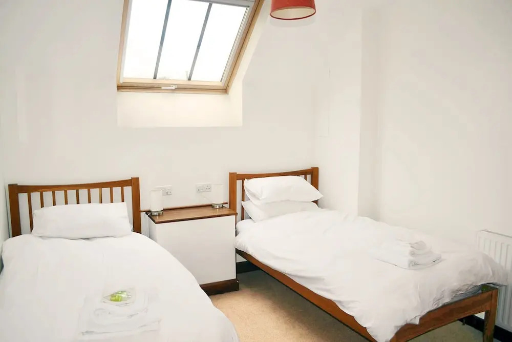 Beautifully converted 400-year-old threshing barn. Pet-friendly.