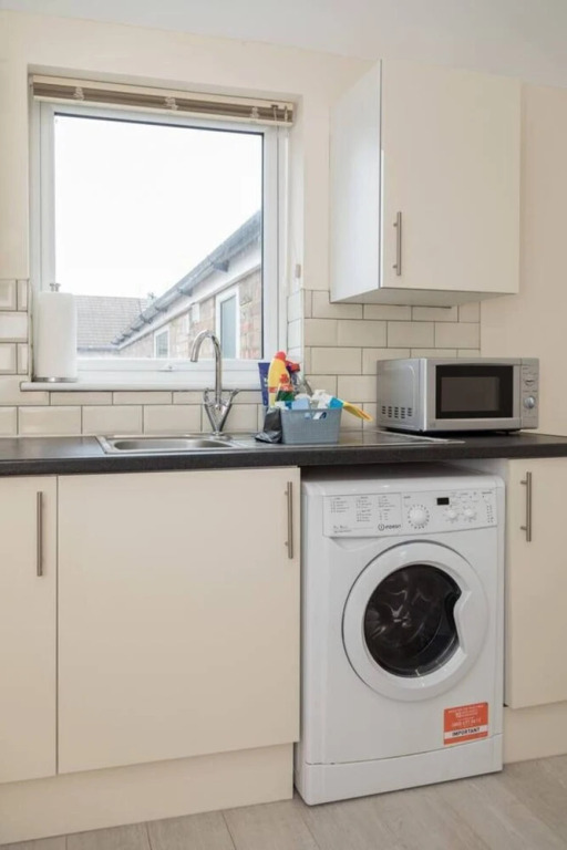 Homely Spaces Large 2-bed Apartment in Bedford