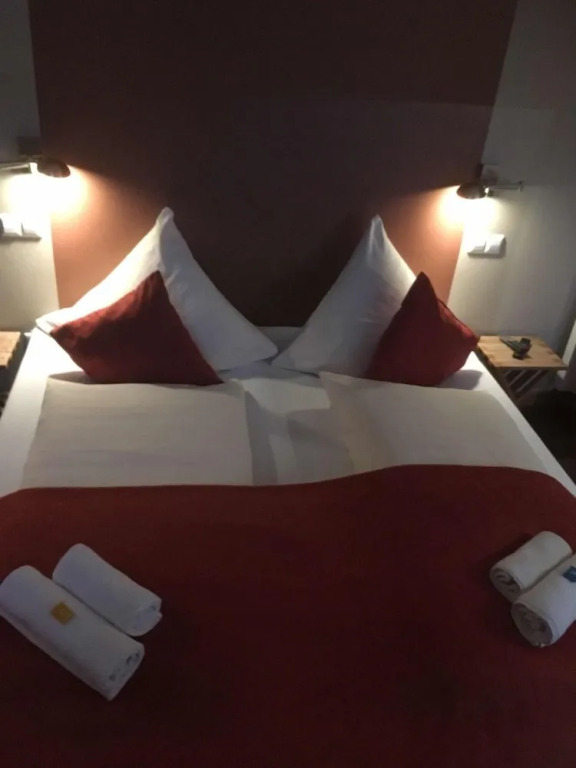 Maxis Hotel
