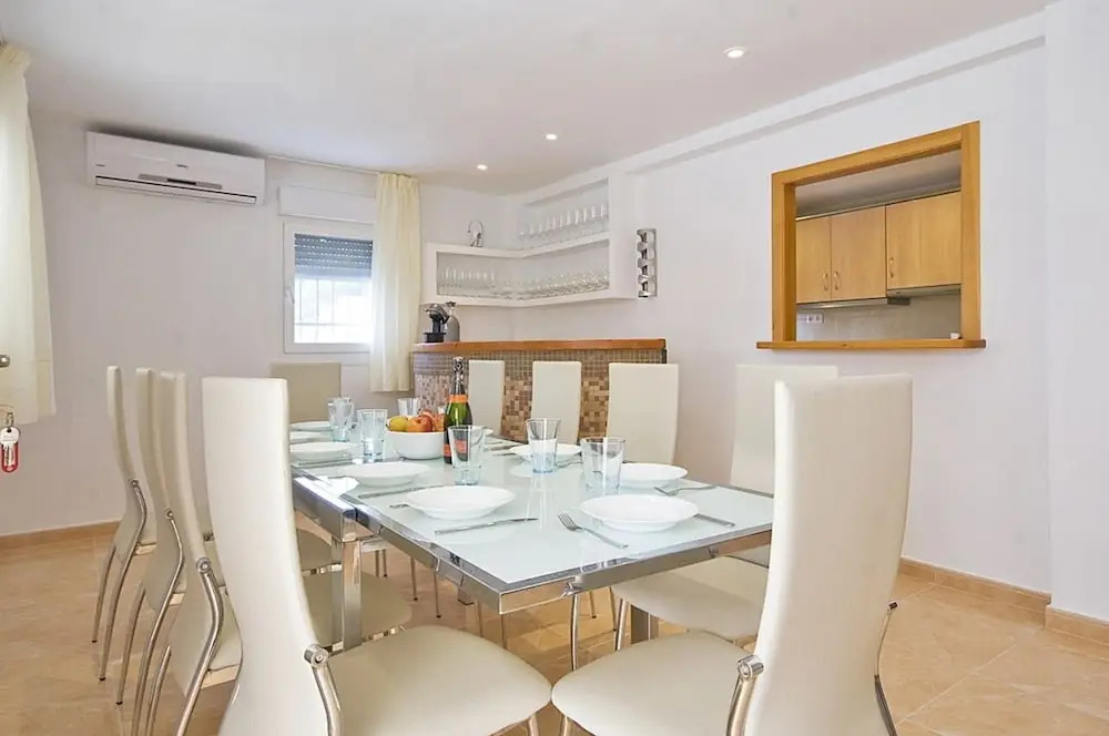 Villa - 7 Bedrooms with Pool and WiFi - 105006