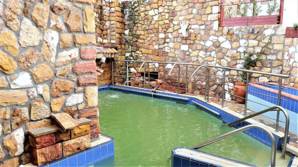 9 Queens Spa Hotel