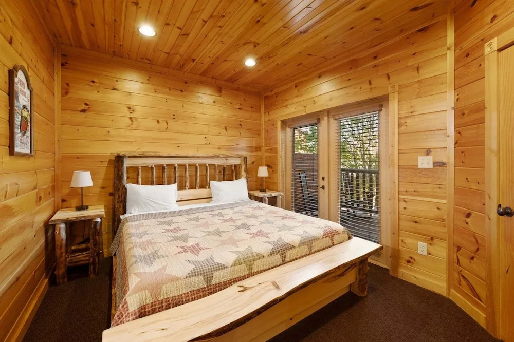 Gatlinburg Mountain Lodge 5 Bedroom Cabin