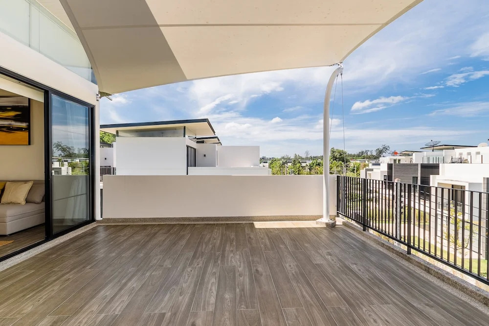 Townhouse With A Walking Distance From Bangtao Beach