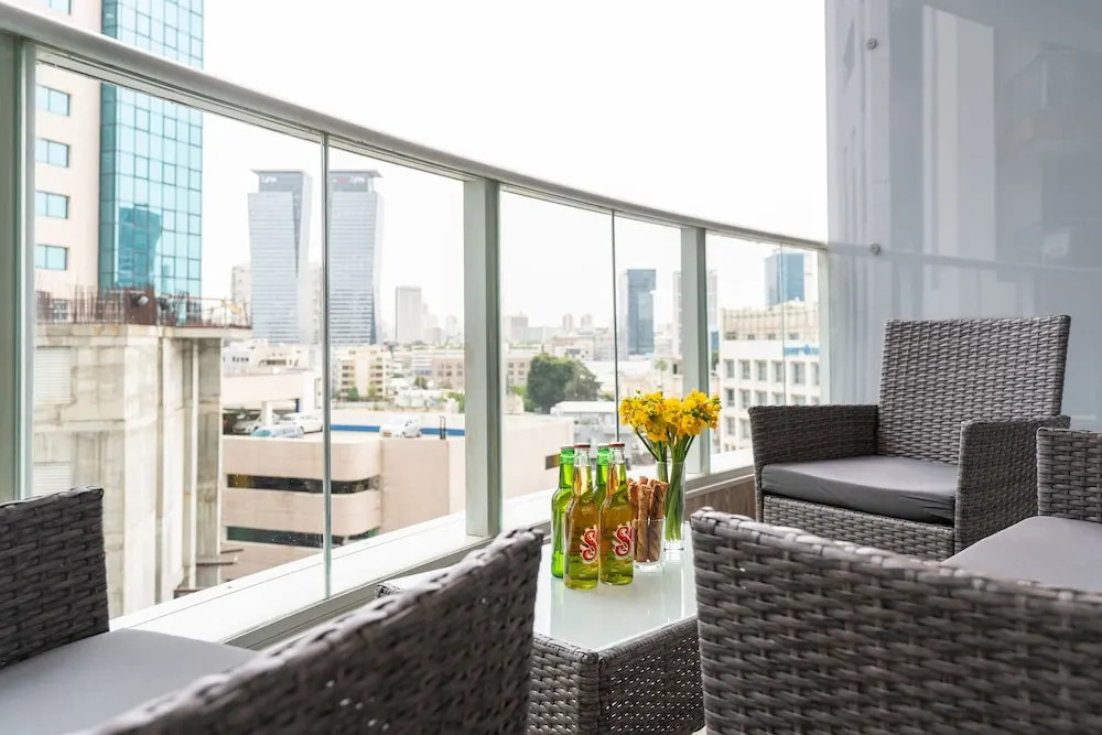 MAMAD - Sunlit Urban Escape with Balcony by Sea N Rent