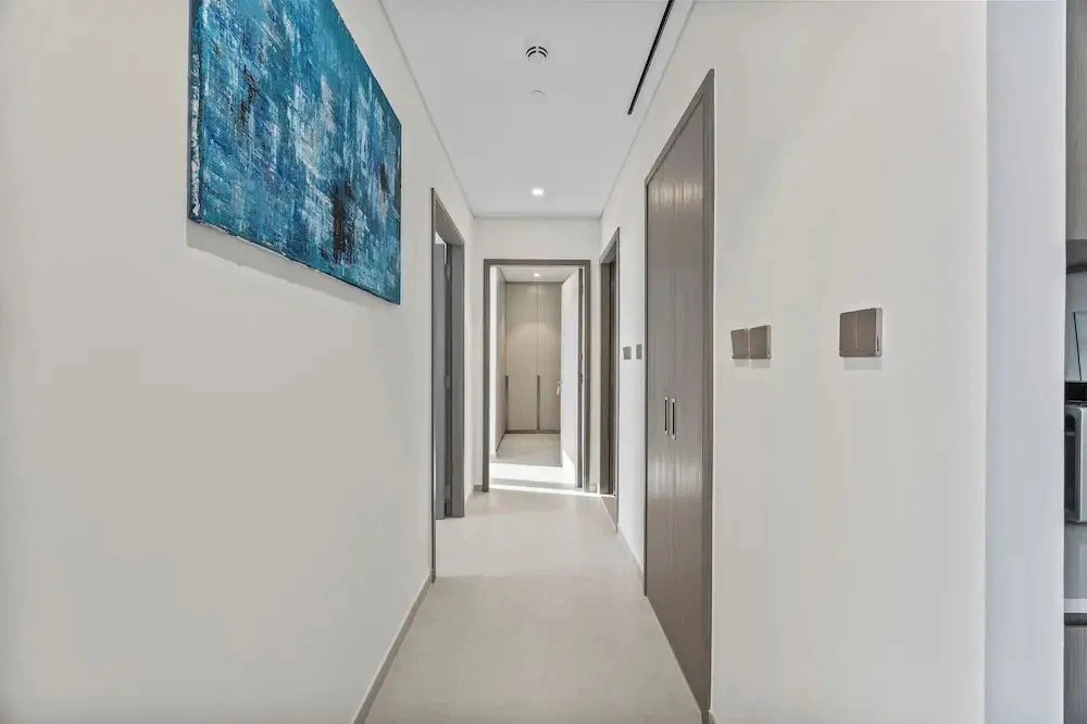 Luxury City Stay Near Mall and Pool