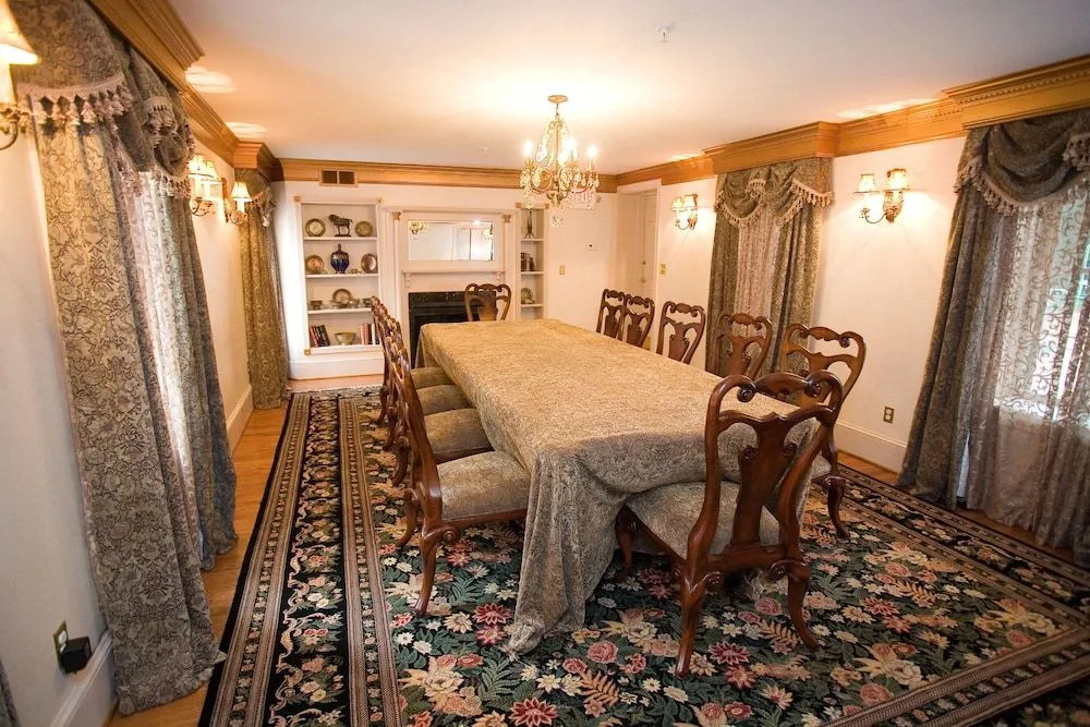1840s Carrollton Inn