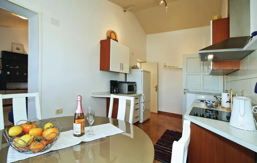 Beautiful Home in Umag With Wifi and 2 Bedrooms