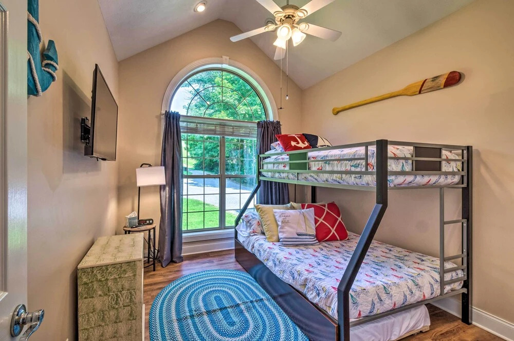 Luxe Lake Cumberland Retreat w/ Decks on 1 Acre!