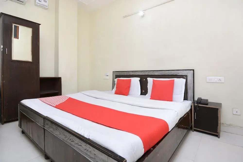 Hotel The Diamond Chandigarh by OYO Rooms