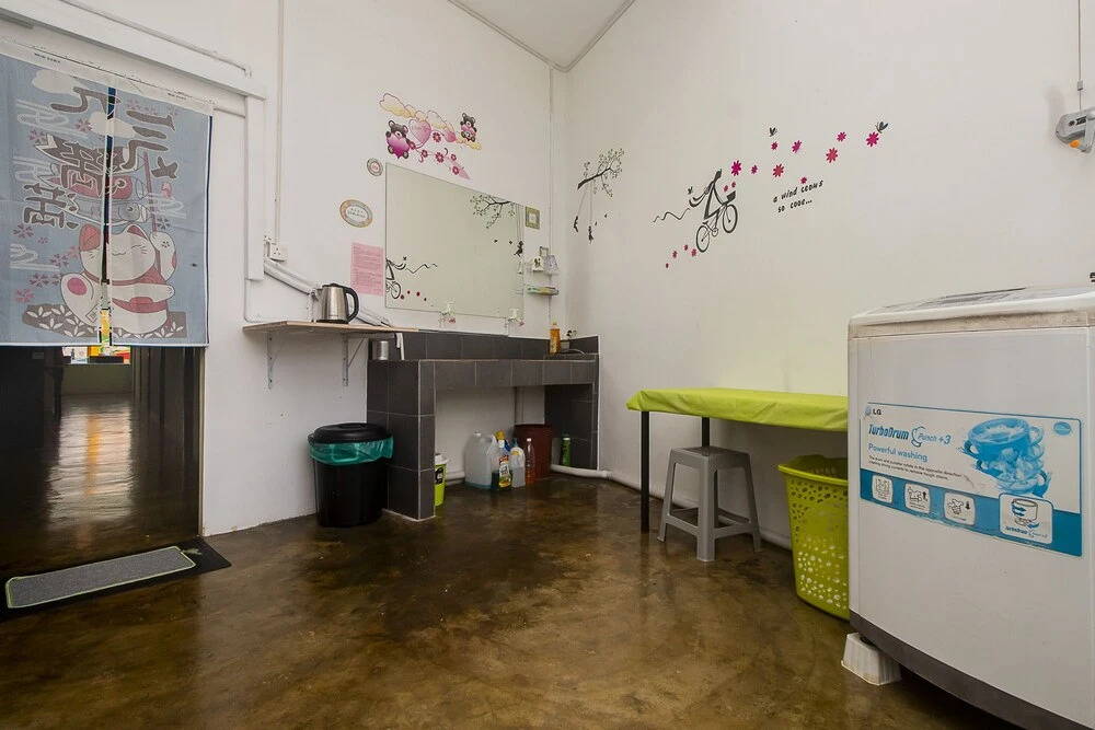 The Traveler Home by OYO Rooms