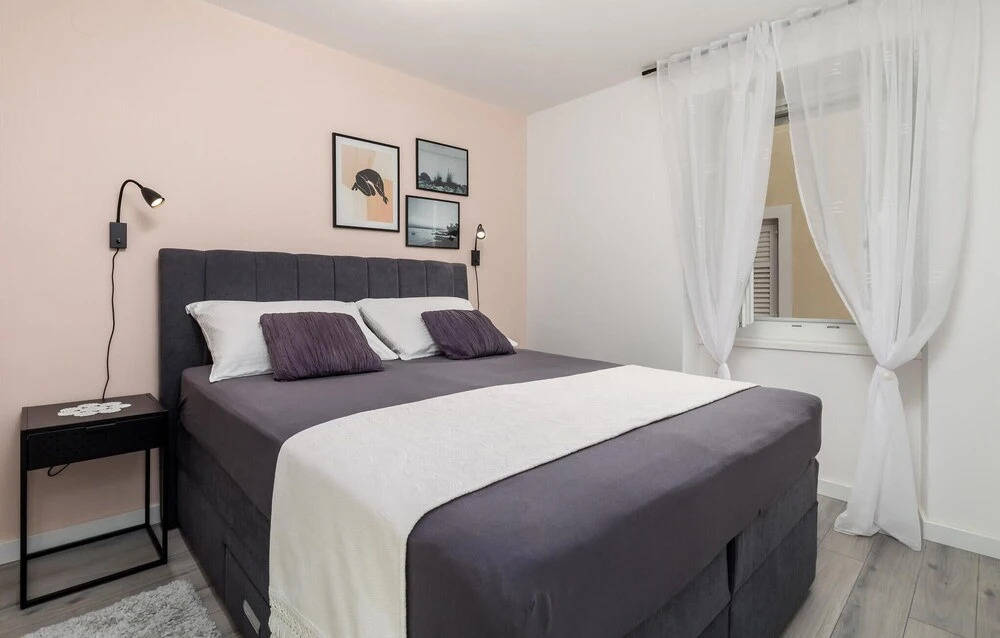 Beautiful Home in Pag With Wifi and 4 Bedrooms