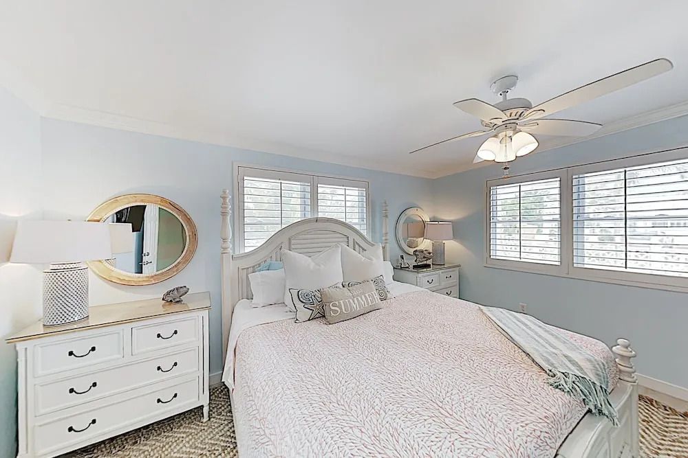 Sun-soaked Canal-front W/ Private Dock & Pool 3 Bedroom Home