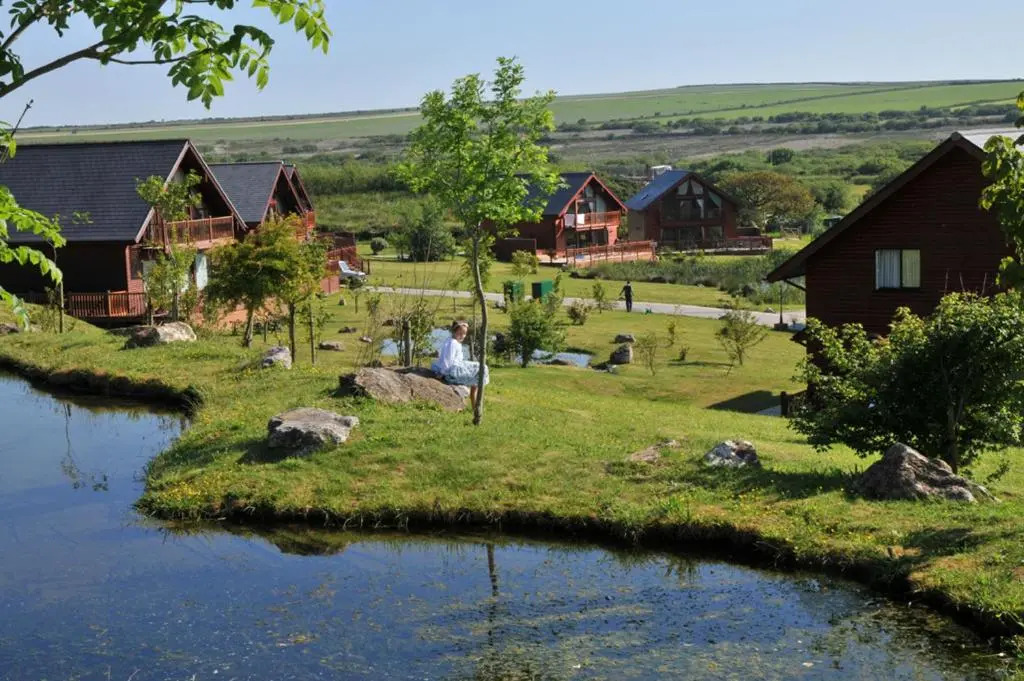 PointBreak Sleeps 12 with hot tub-Great celebration house-Dog friendly
