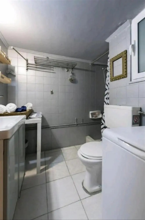 Quiet 2nd floor apartment