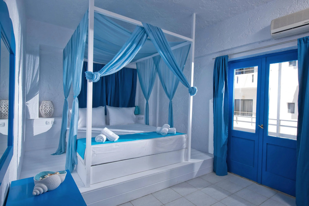 Elmi Beach Hotel & Suites