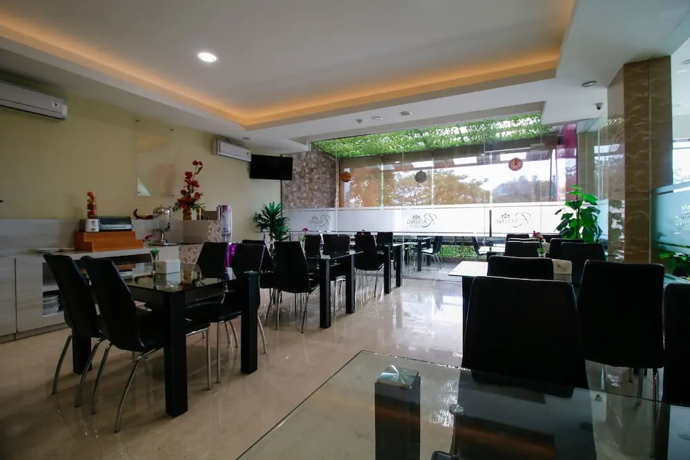 RedDoorz Premium near Nipah Mall