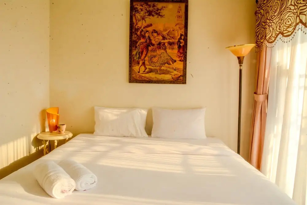 1 Vintage Bedroom at Cosmo Terrace Apartment by Travelio