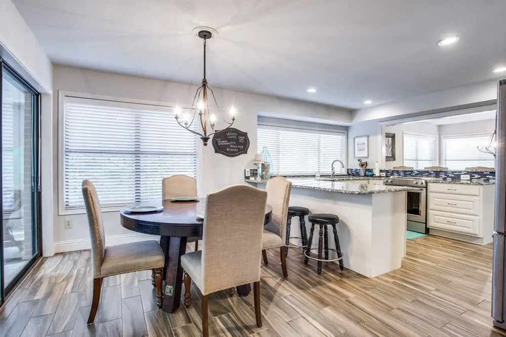 Arlington Manor - 5br/3ba Sleeps 18+ Hottub/firepit 5 Bedrooms 3 Bathr