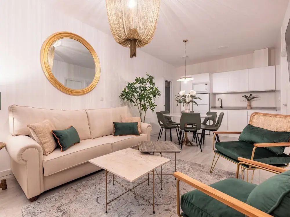 Apartamentos Puerta Elvira Suites 3000