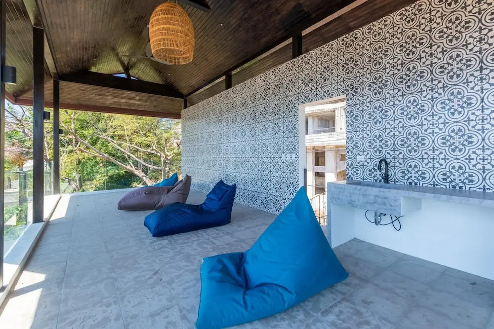 Stunning Home with Brand-New Guesthouse and Oceanview Terrace with Private Swimming Pool & Hot Tub