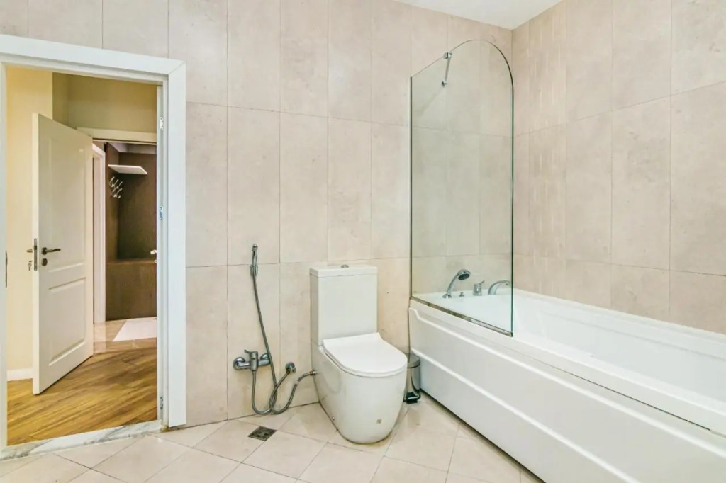 Apartment near Four Seasons