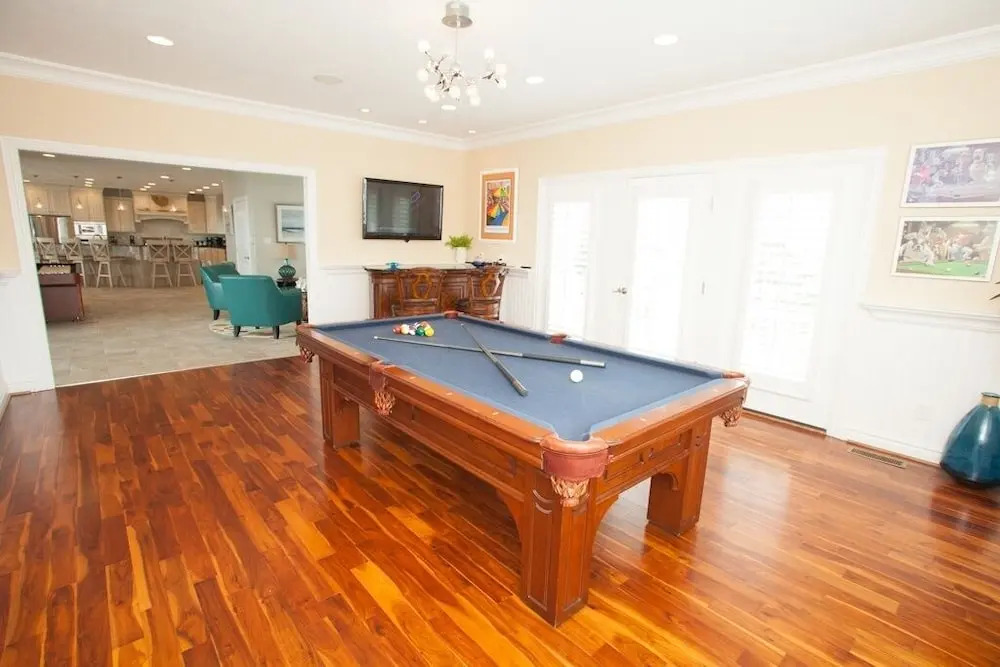 Royal Shell (formerly Lynnhaven Resort) - 10 Br Home