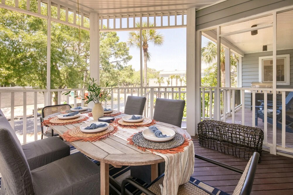 Huckleberry by Avantstay Classic Charleston Home Close to Beach Outdoor Dining