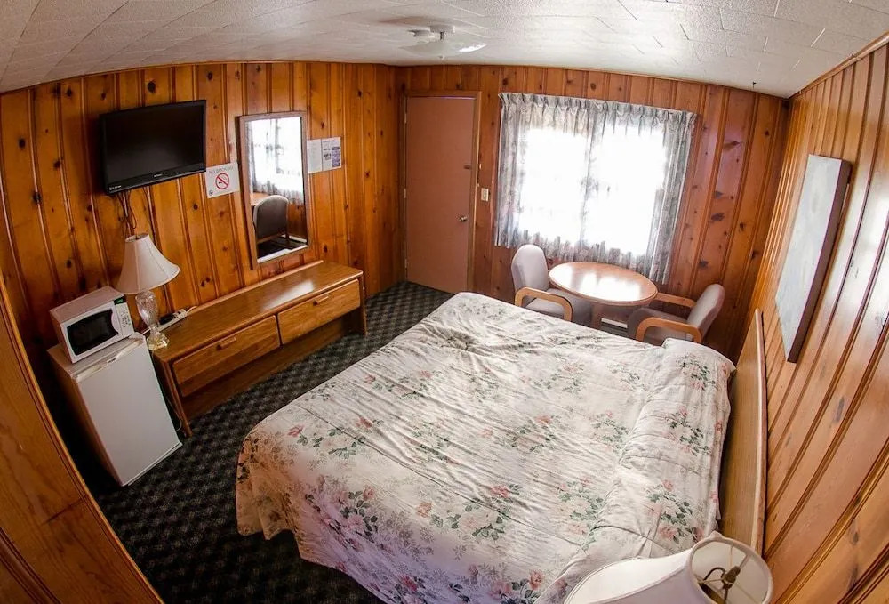 Twi-lite Motel