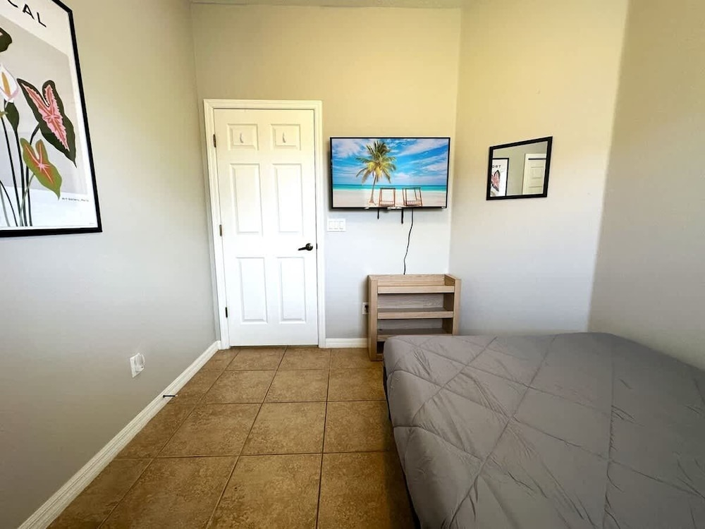 Very Near Disney 3 Bd Condo Walmart 1 Min Away 3 Bedroom Townhouse
