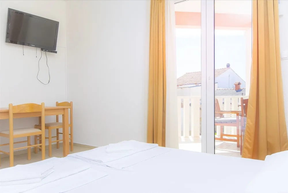 Apartments Tiho i Pave