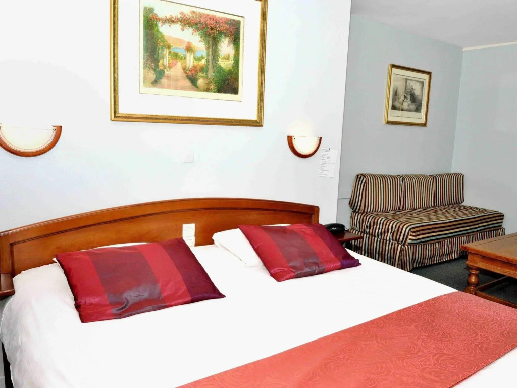 Logis Hôtel & Restaurant - Les Hauts de Montreuil